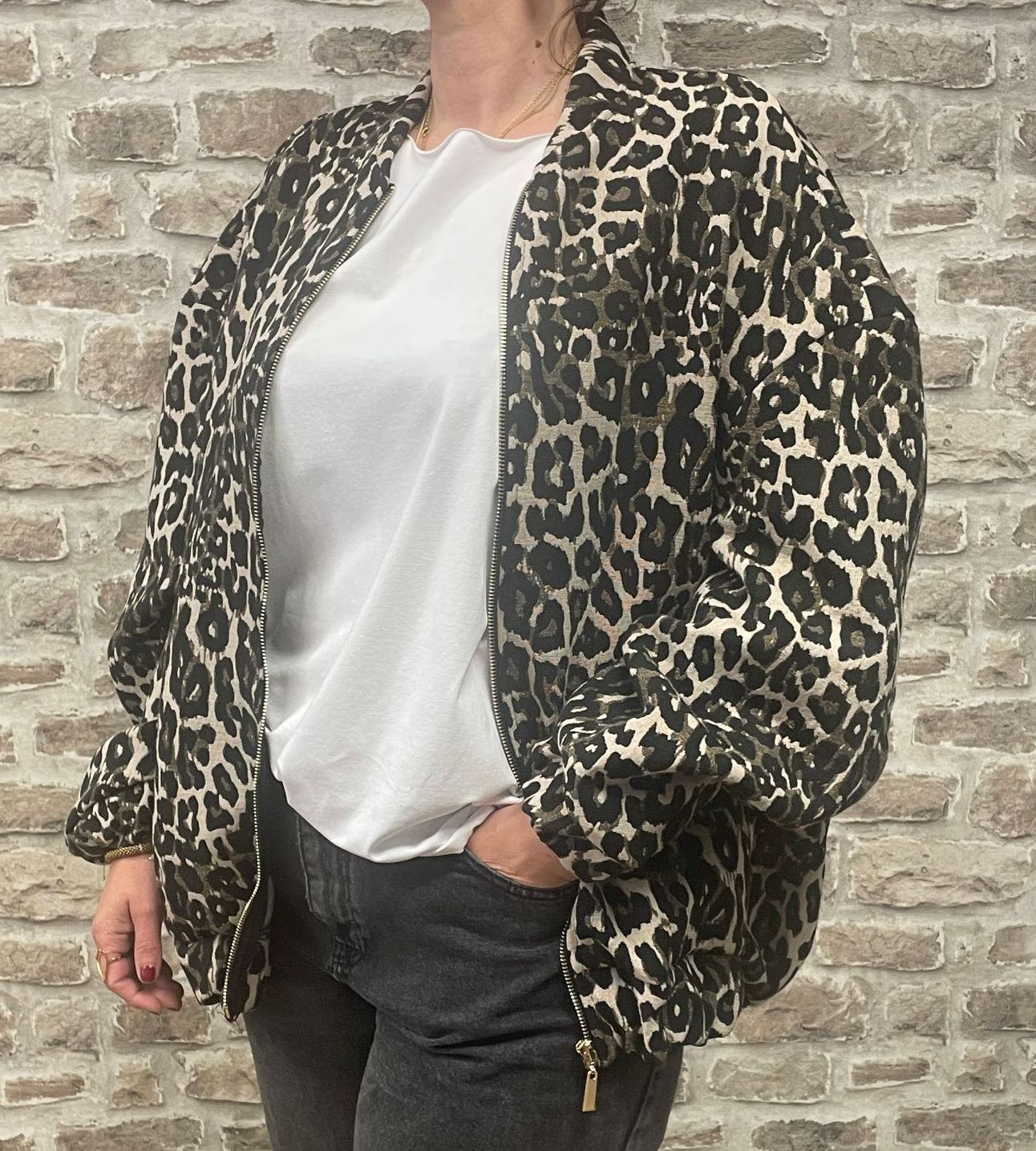 BOMBER LEO
